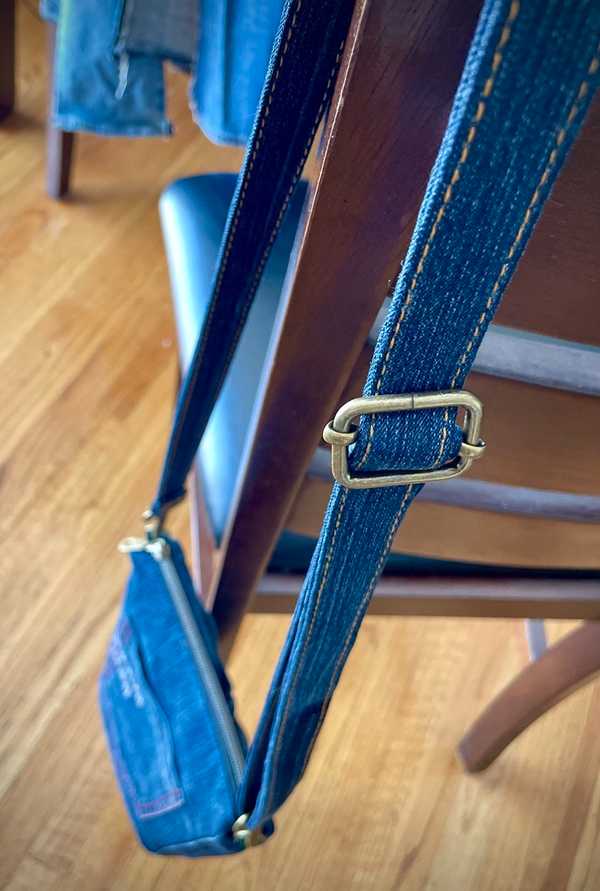 Hand made upcycled Small shoulder bag with embroidery upcycled denim - 3