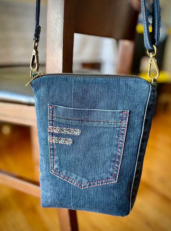 Hand made upcycled Small shoulder bag with embroidery upcycled denim - 2