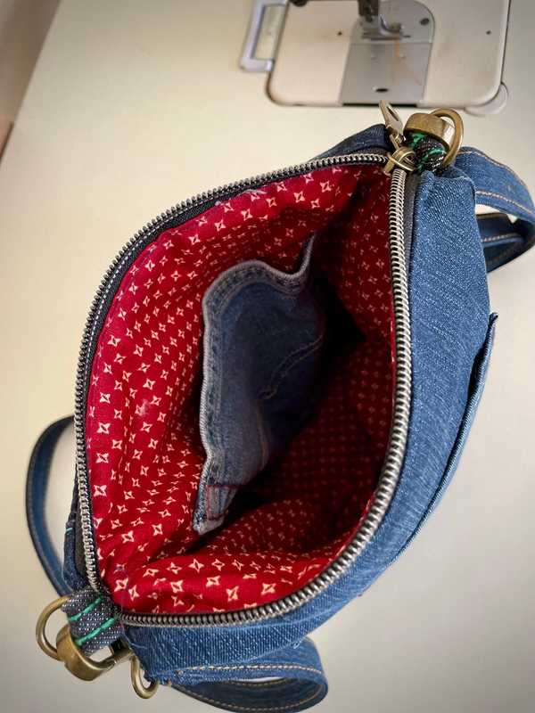 Hand made upcycled Small shoulder bag with embroidery upcycled denim - 4